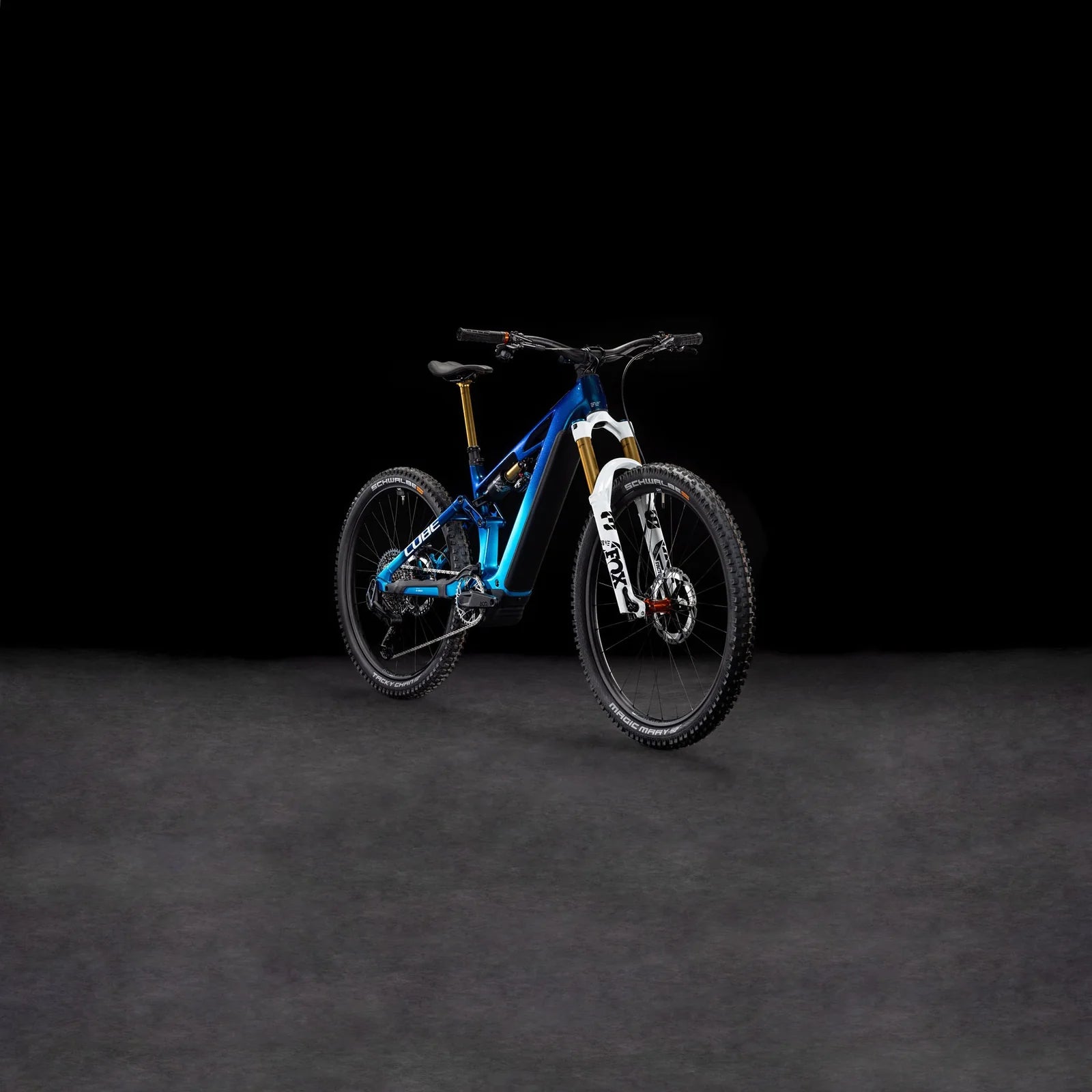 CUBE Stereo Hybrid One77 Hpc AT 800 2025